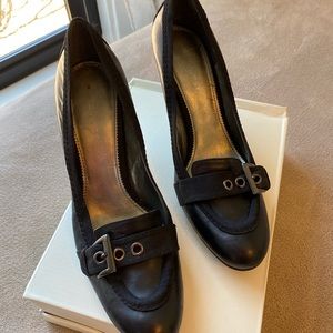 Nine West Black Leather & Textile Heels with Buckle. Sz. 8.5.  3.5” Heel